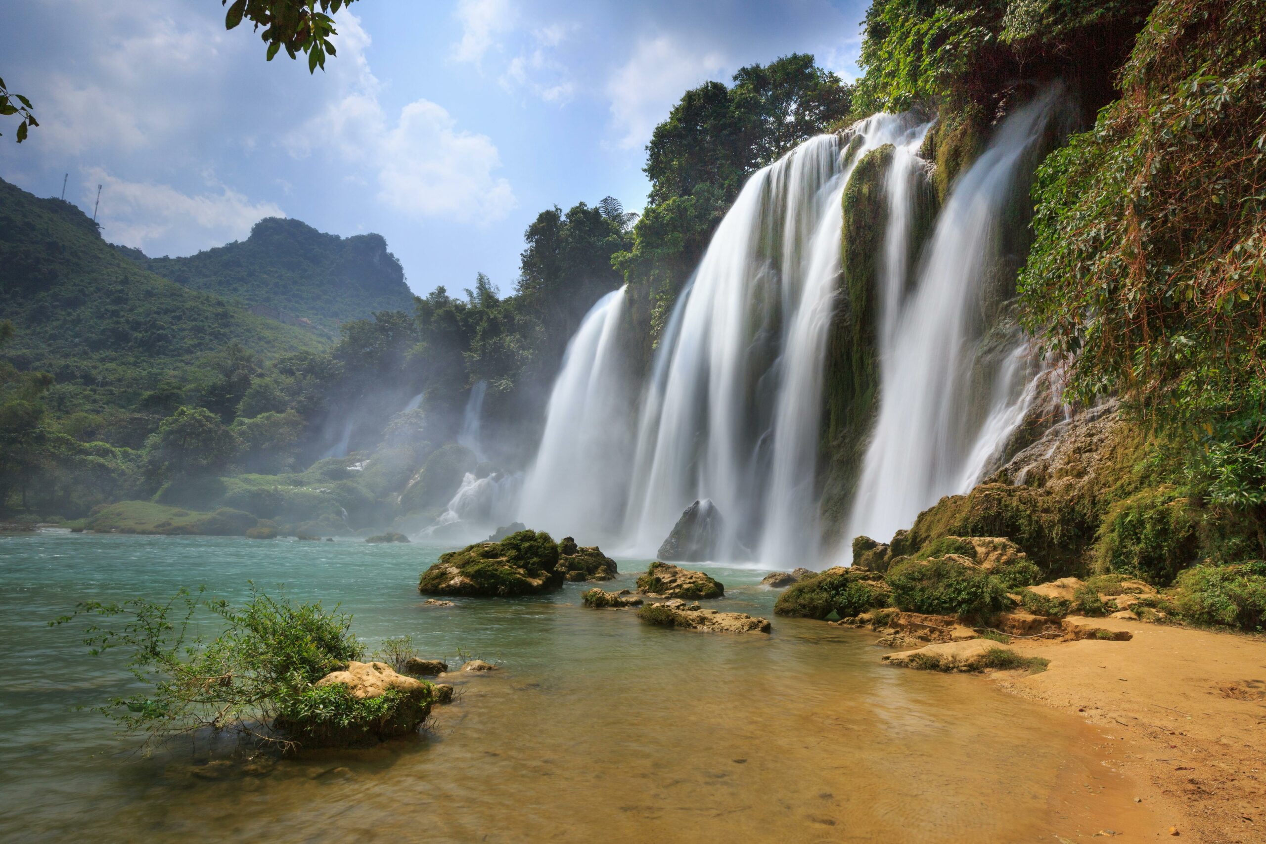 Explore the World: Best Travel Tips & Hidden Gems