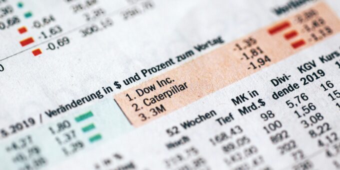 Stocks and Dollar Steady as Traders Eye Key Payrolls Benchmark Revision