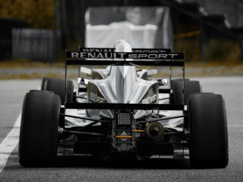 Experience the Unconventional: Driving Renault's Strangest People Carrier in Gran Turismo 7