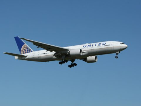 United hails FAA-ordered hourly flight cap at Newark