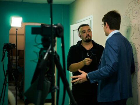 Julia Roberts Reveals Her Dream Guests for a Night Out