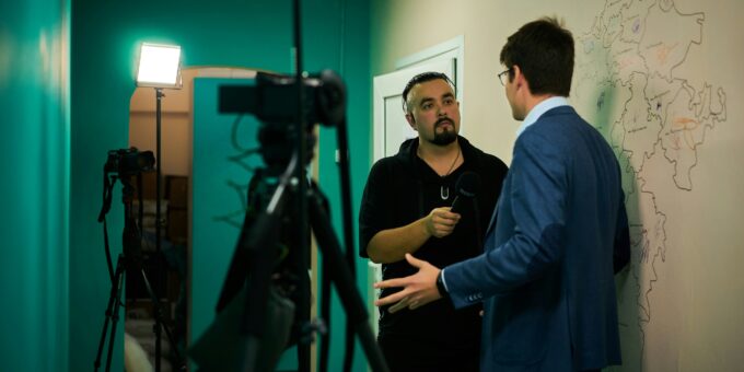 Julia Roberts Reveals Her Dream Guests for a Night Out