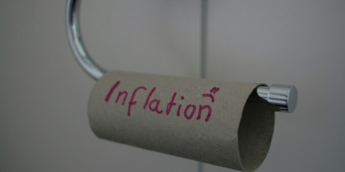 Bullish Treasuries Traders Await Jobs Revisions and Inflation Data