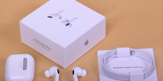 AirPods Pro 2 vs. Bose QuietComfort Ultra Earbuds 2: The Ultimate Comparison