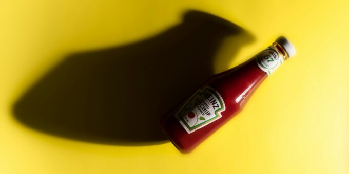 Warren Buffett's Uncharacteristic Criticism of Kraft Heinz: Analyzing the Passive Investor's Departure from Norm